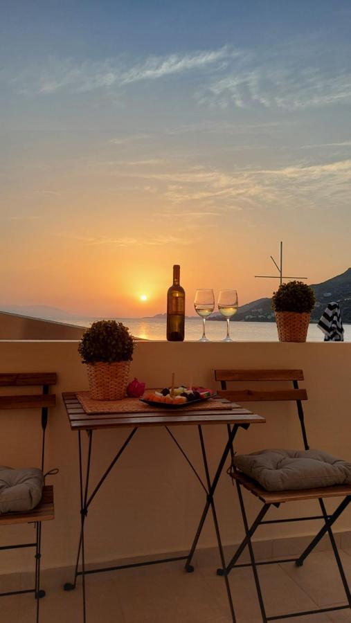 Onar Beachfront Residence, Loutraki 외부 사진
